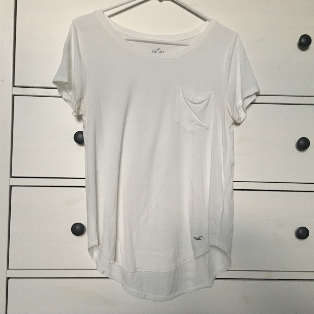 DRAPEY WHITE HOLLISTER MUST HAVE ICON SHORT SLEEVE